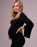 fotka tehotnej mamicky v ciernych dlhych satach