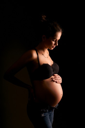 tehotenske foto v spodnom pradle 